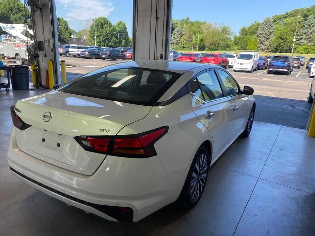 Used 2024 Nissan Altima 2.5 SV FWD image 4