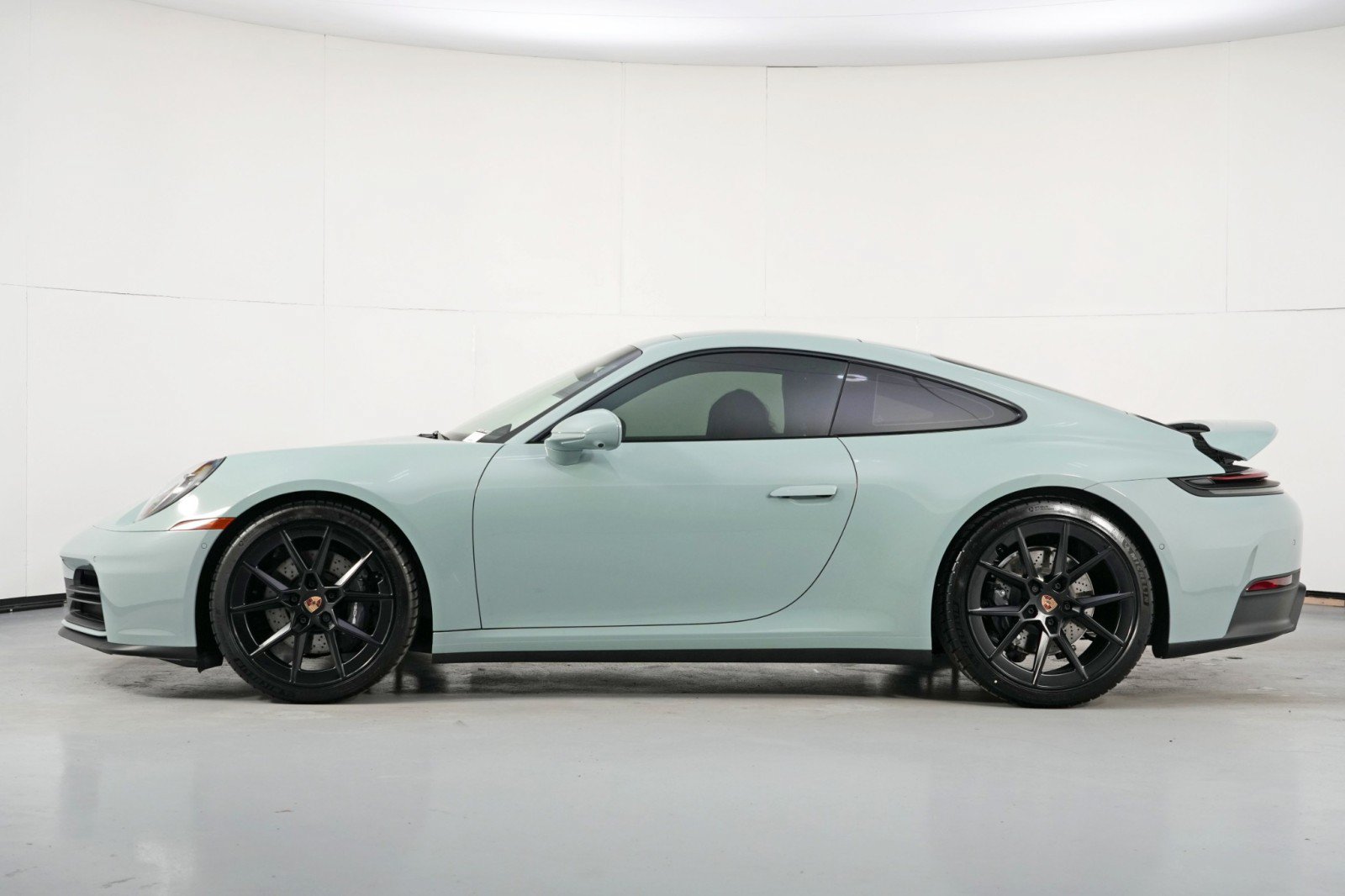 Used 2025 Porsche 911 Carrera RWD image 9