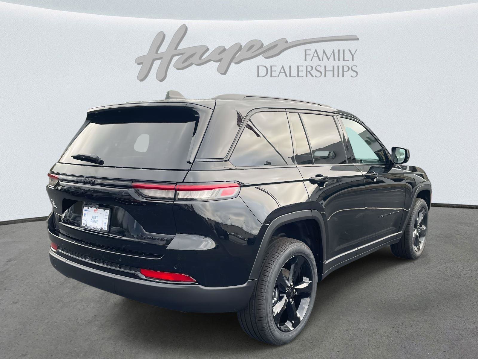 New 2025 Jeep Grand Cherokee Limited w/ Black Appearance Package image 25