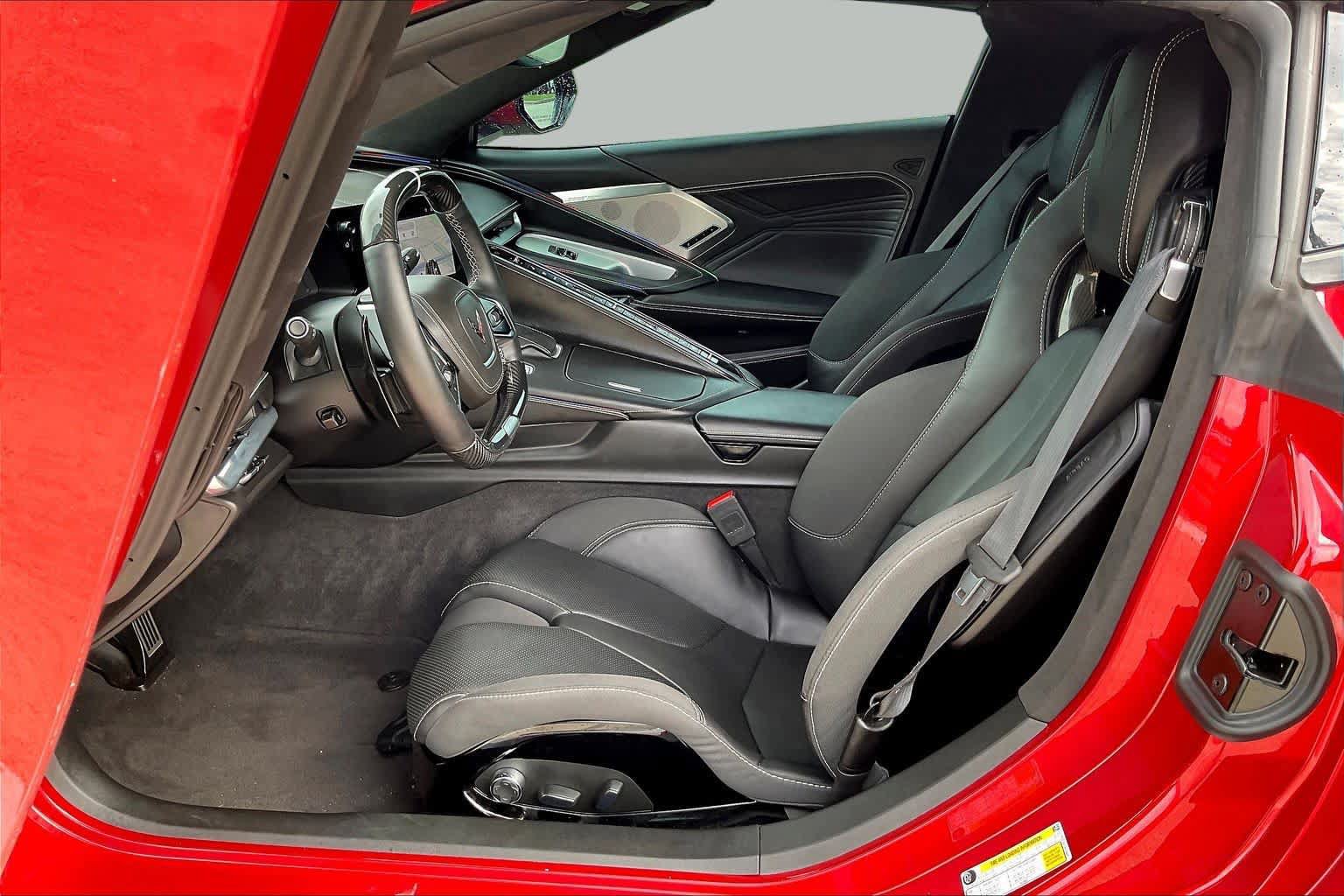 Used 2025 Chevrolet Corvette Z06 RWD image 7