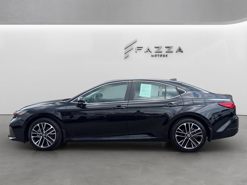 Used 2025 Toyota Camry XLE AWD/4WD image 9