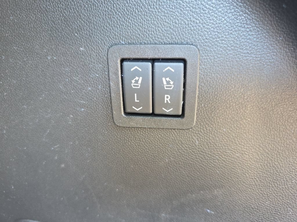 Used 2024 Buick Enclave Avenir w/ Avenir Technology Package FWD image 35