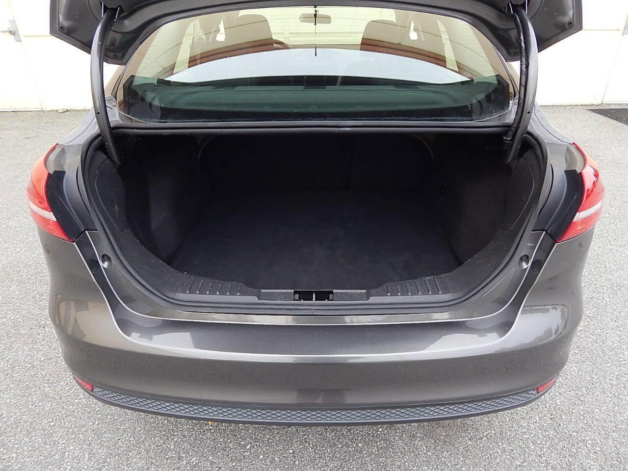 Used 2015 Ford Focus SE image 21