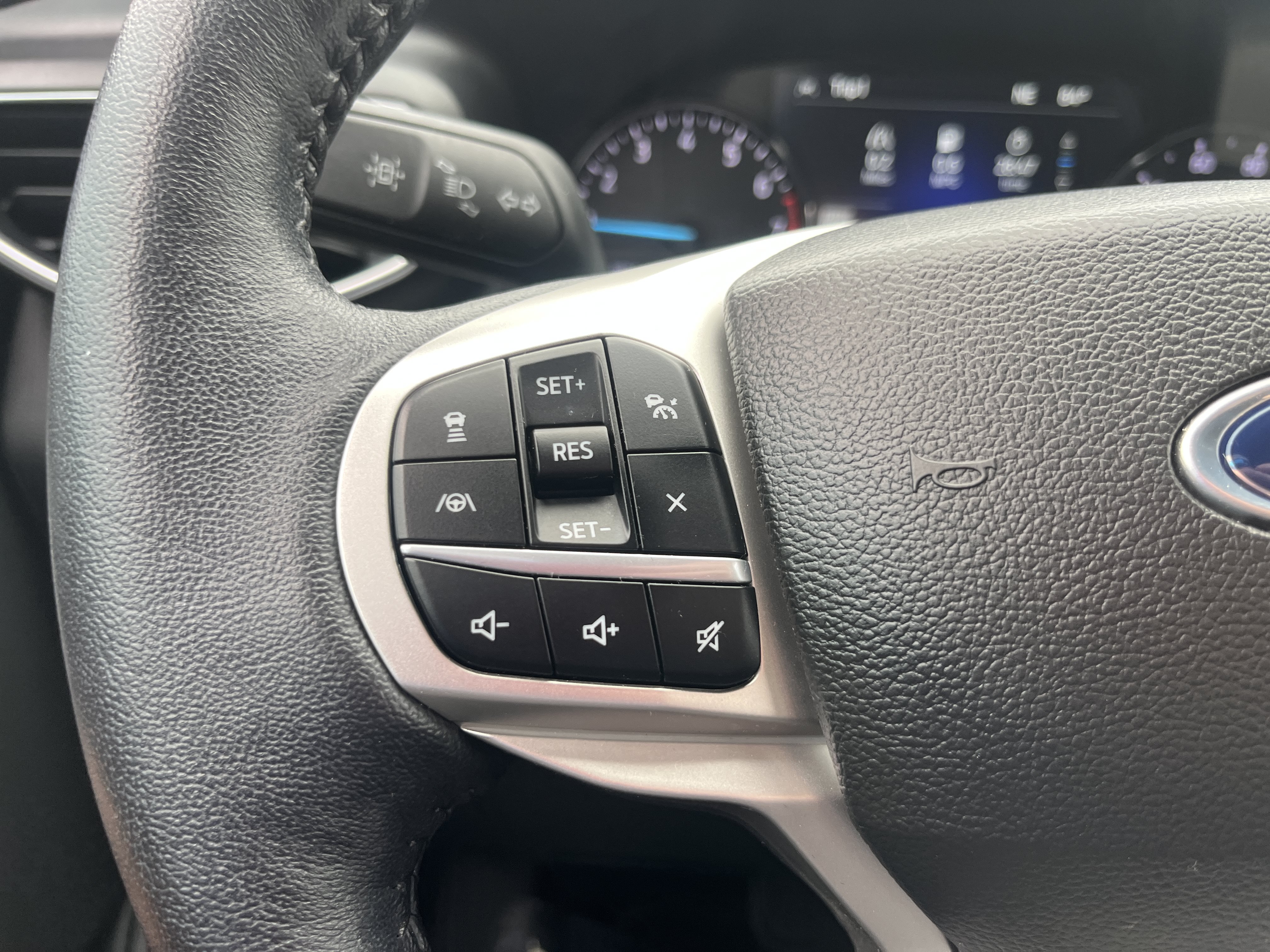 Used 2023 Ford Explorer XLT w/ Equipment Group 202A RWD image 19