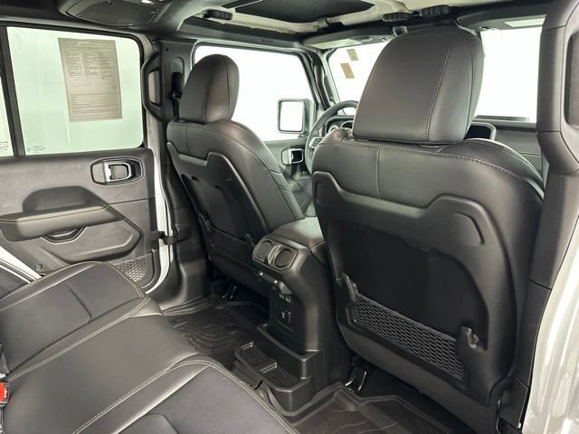 Used 2025 Jeep Wrangler Unlimited Sahara AWD/4WD image 28