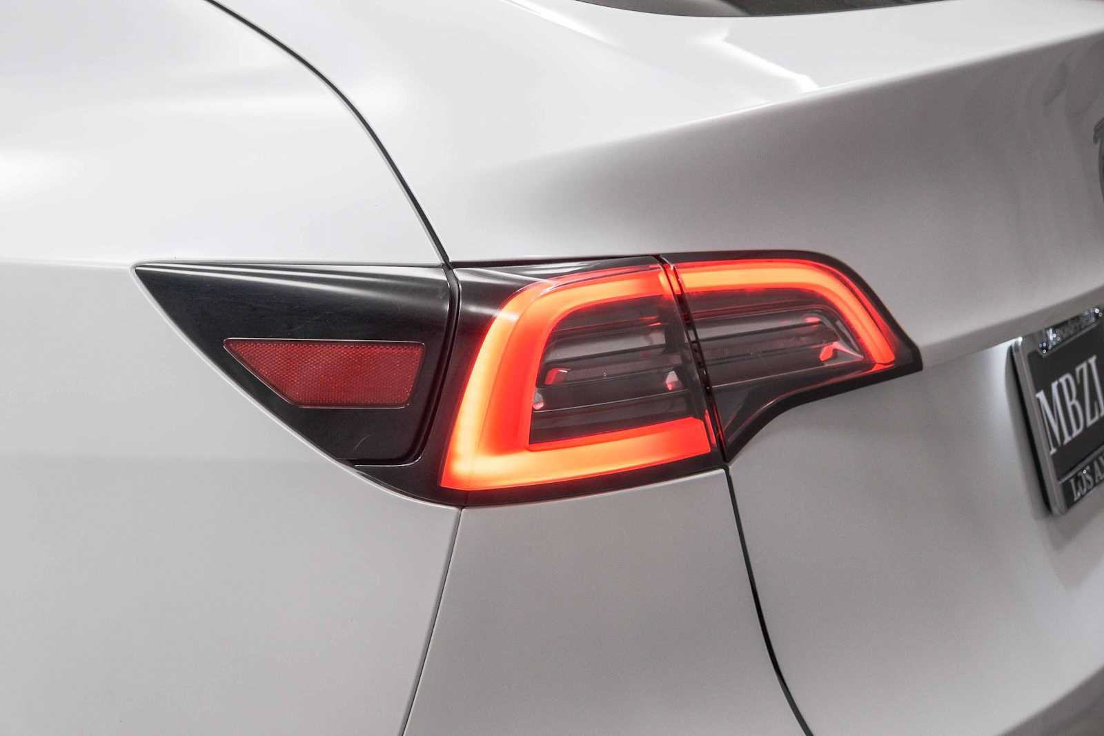 Used 2023 Tesla Model Y AWD image 7
