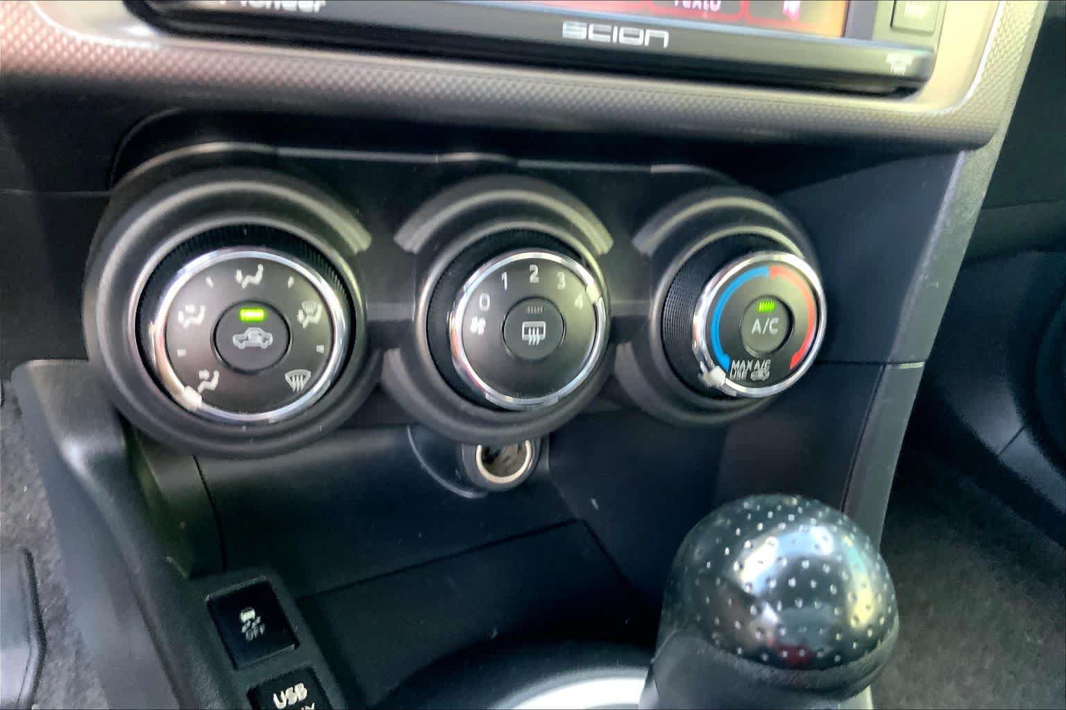 Used 2015 Scion tC FWD image 30