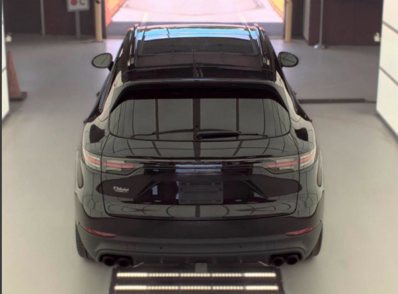 Used 2023 Porsche Cayenne AWD/4WD image 6