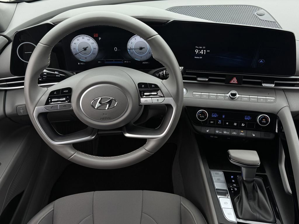 Used 2023 Hyundai Elantra SEL w/ Convenience Package FWD image 11