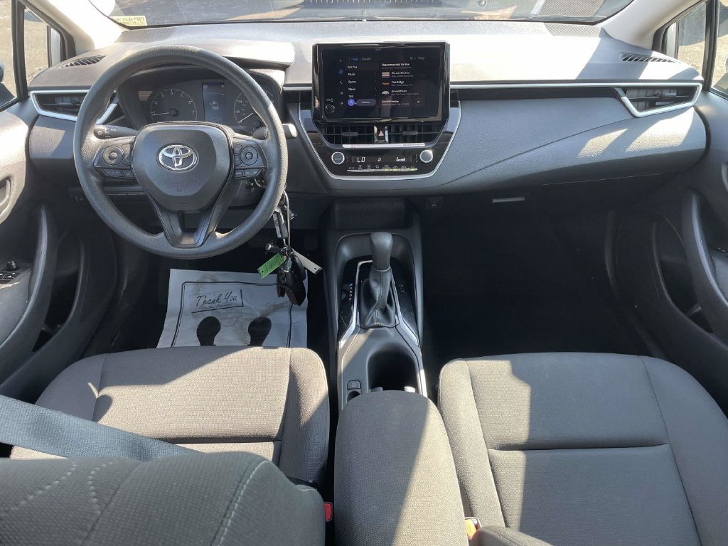 Used 2025 Toyota Corolla LE FWD image 11