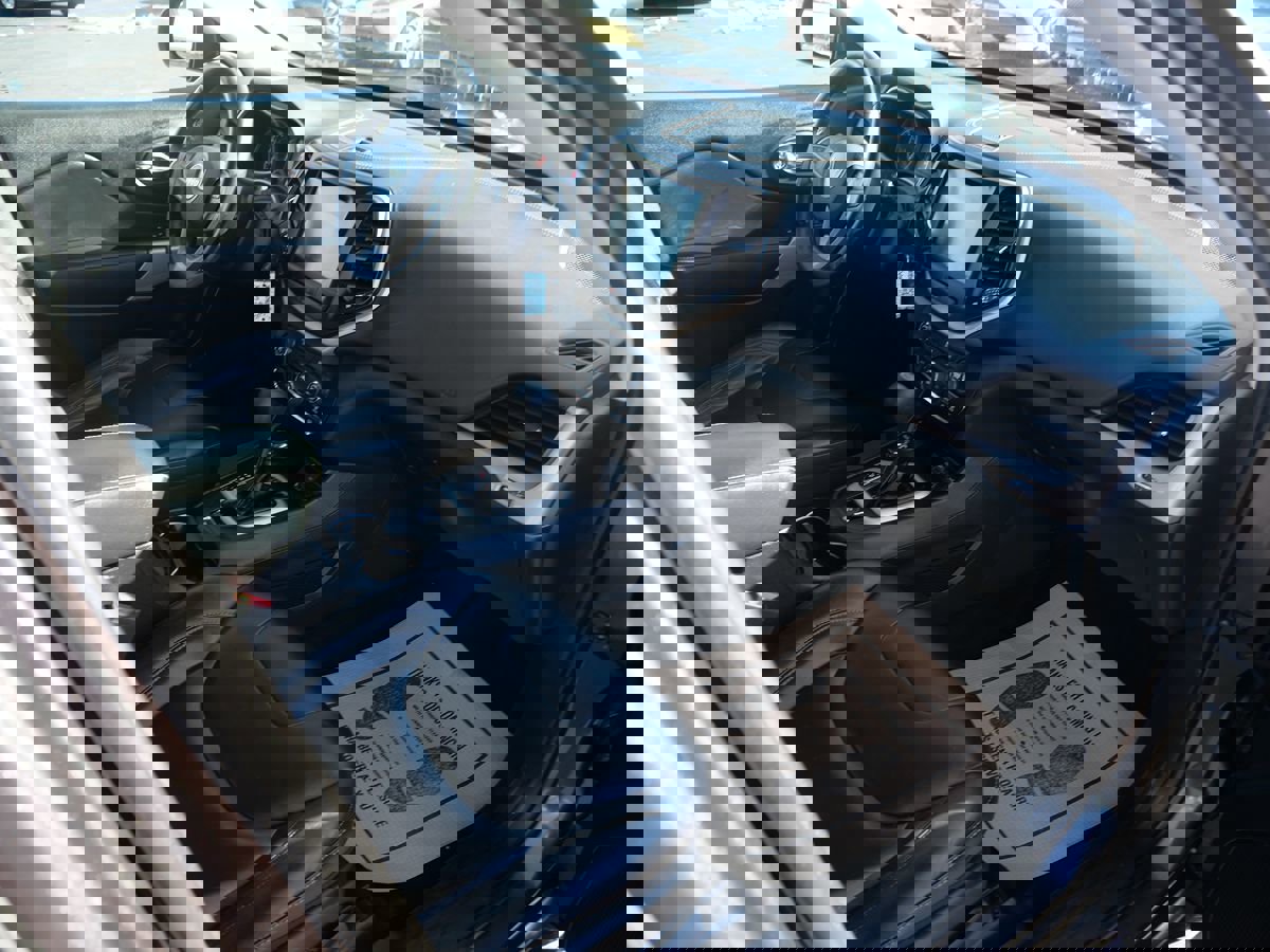 Used 2017 Jeep Cherokee Latitude w/ True North Edition image 28