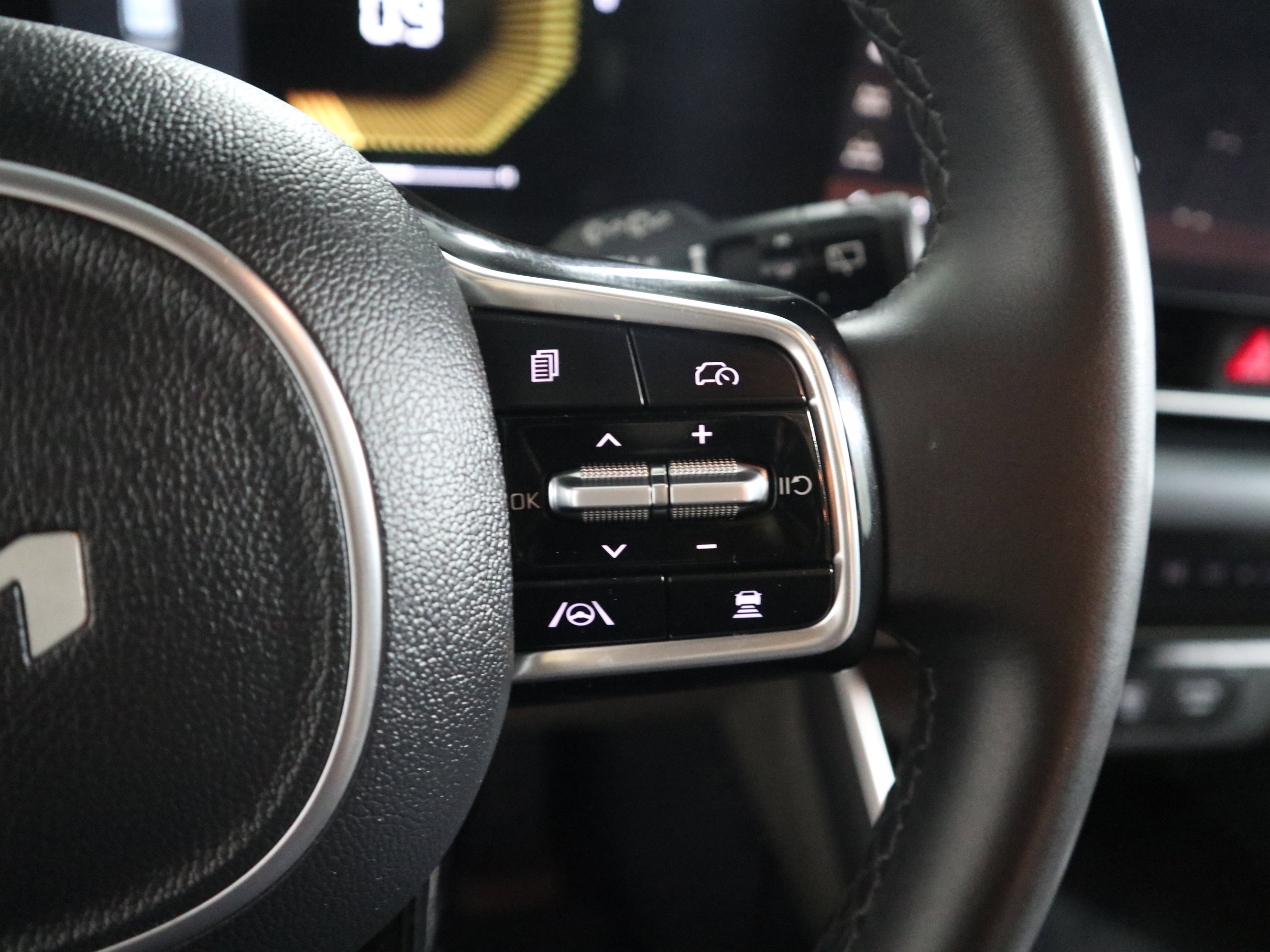 Used 2025 Kia Carnival image 28