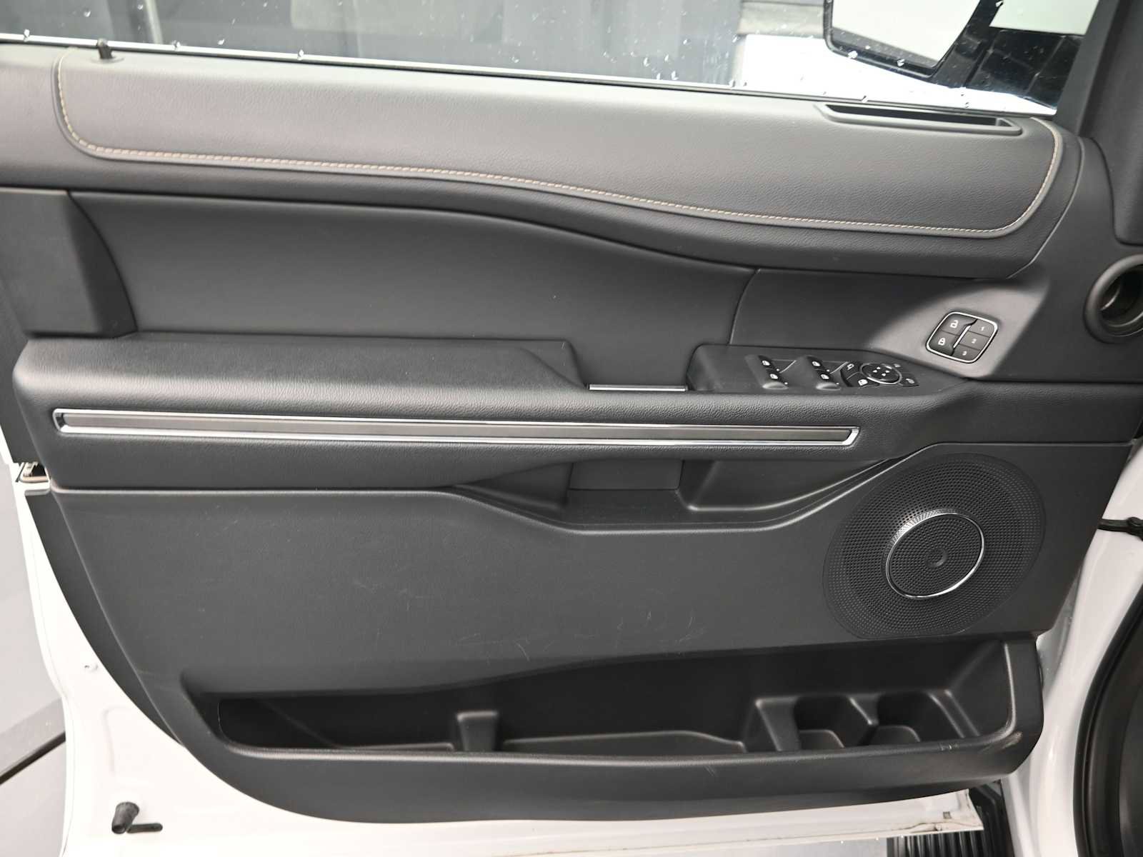 Used 2024 Ford Expedition XLT image 12