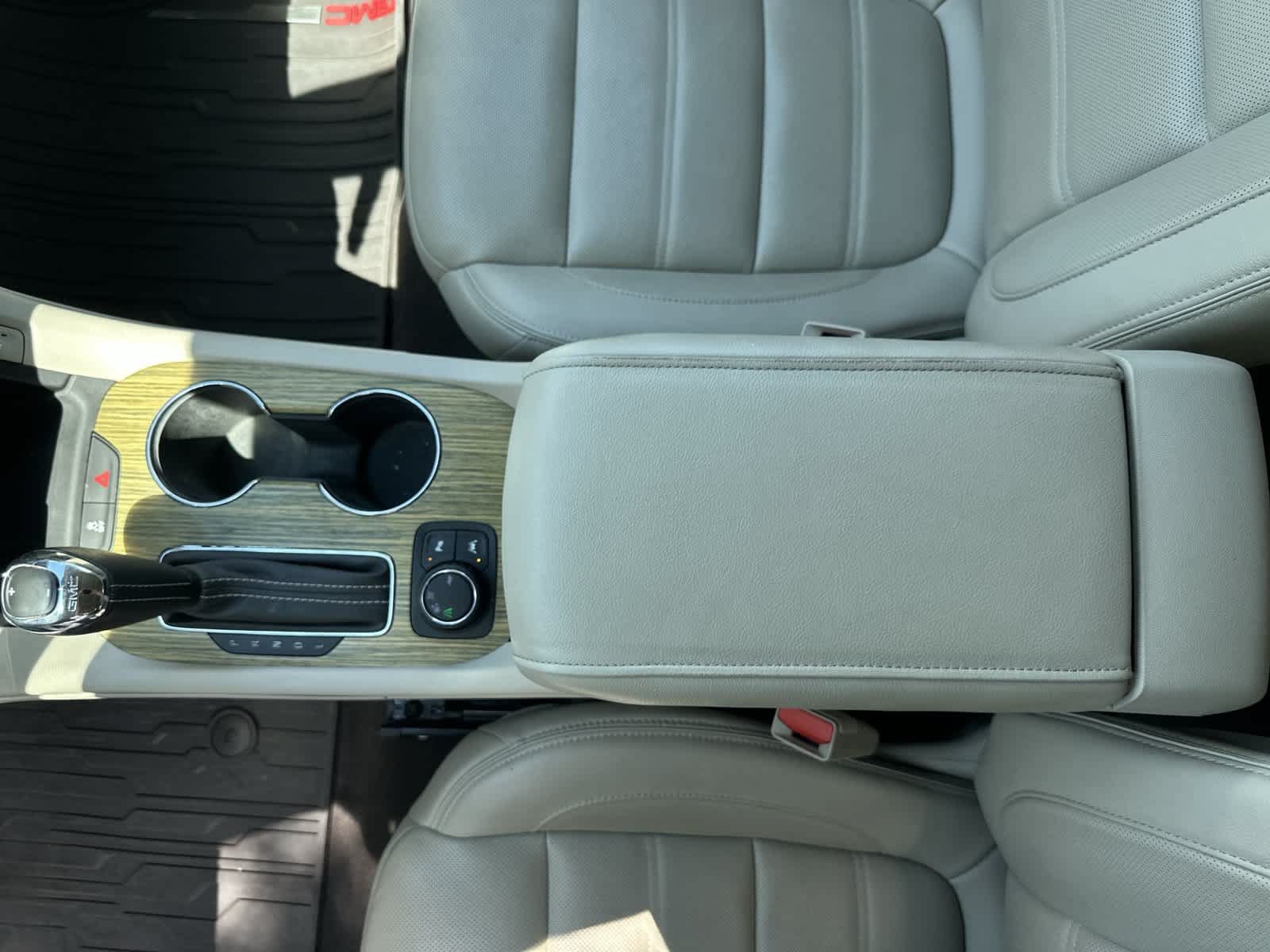 Used 2019 GMC Acadia Denali w/ Technology Package FWD image 19