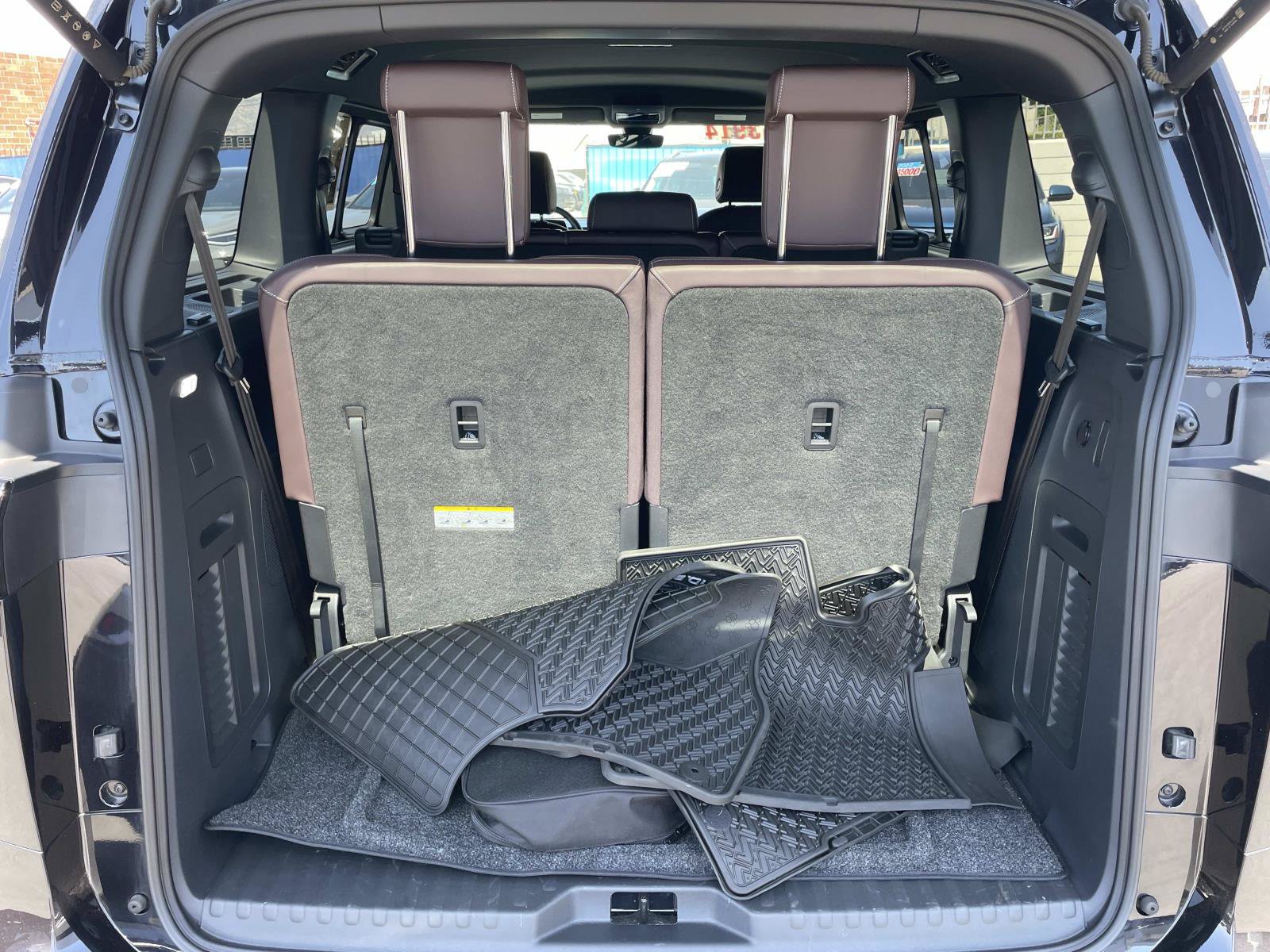 Certified 2025 Volkswagen ID. Buzz Pro S RWD image 5
