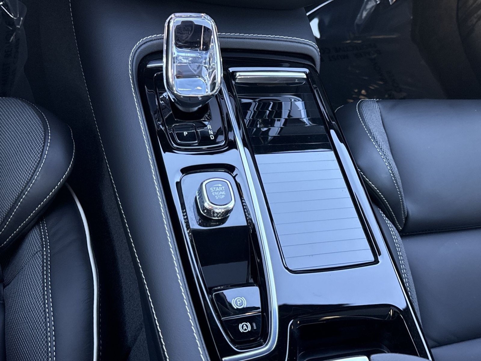 Certified 2024 Volvo S60 T8 Plus AWD/4WD image 22