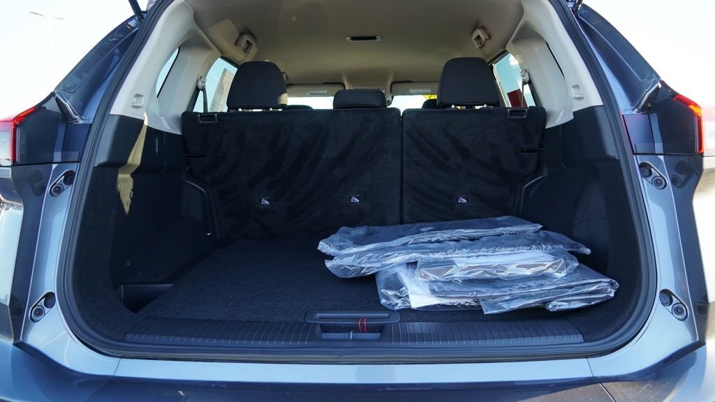 Used 2025 Nissan Rogue S image 39