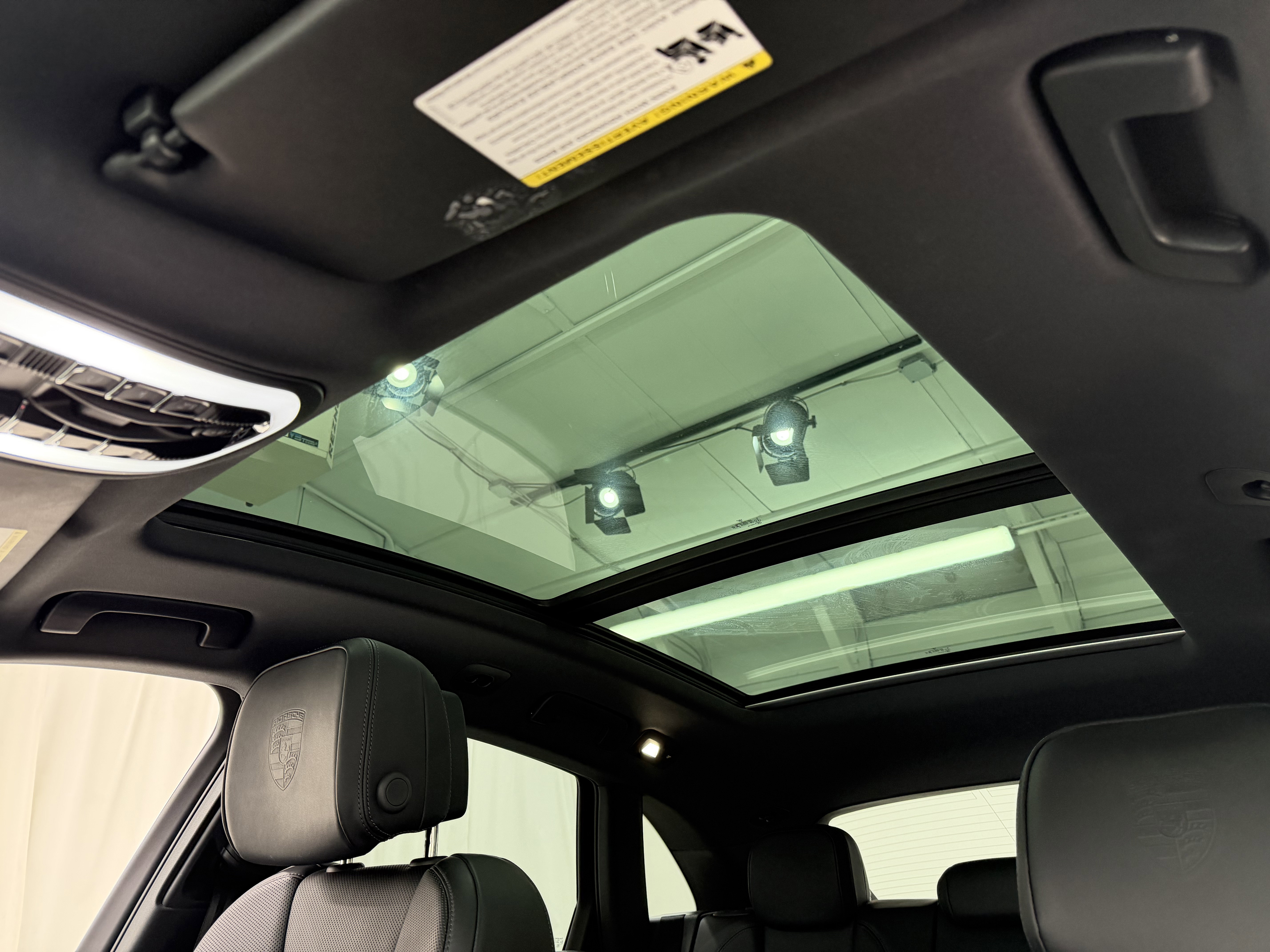 Certified 2025 Porsche Macan image 35