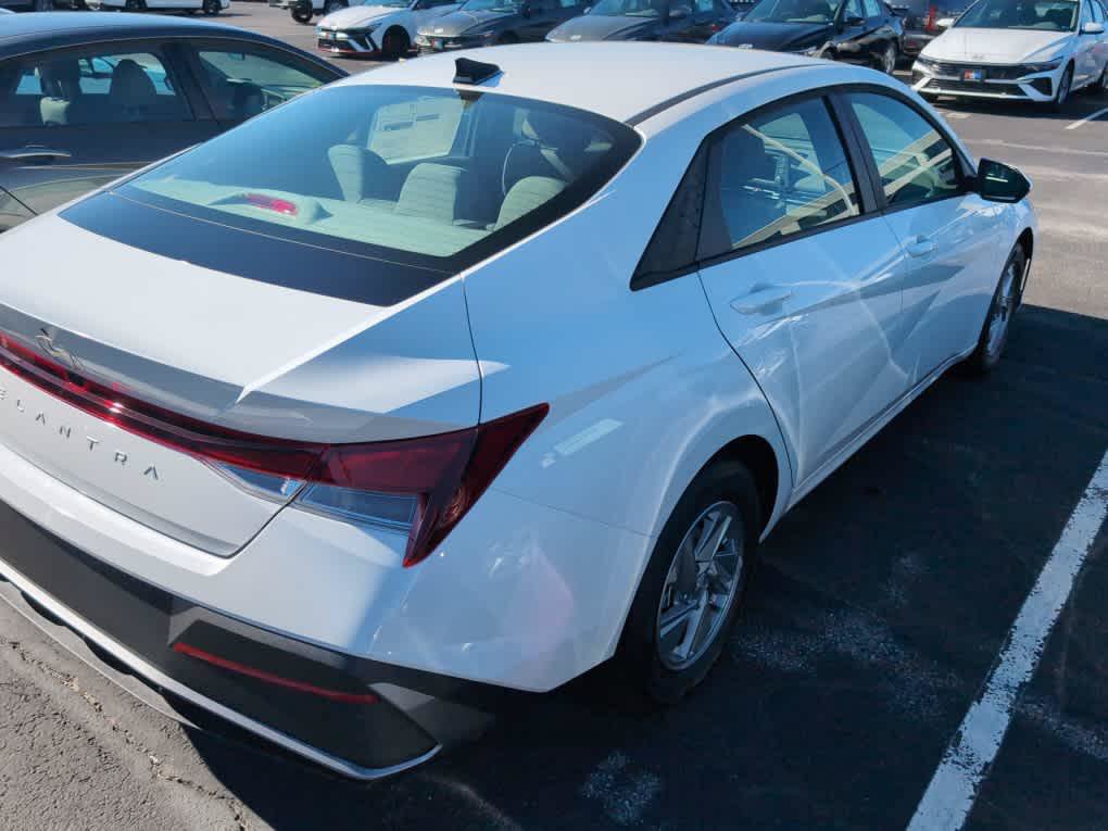 New 2026 Hyundai Elantra SE FWD image 13