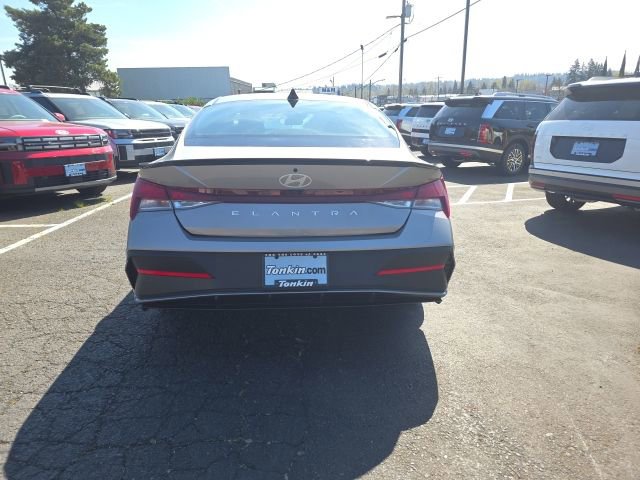 Used 2025 Hyundai Elantra Sport image 6