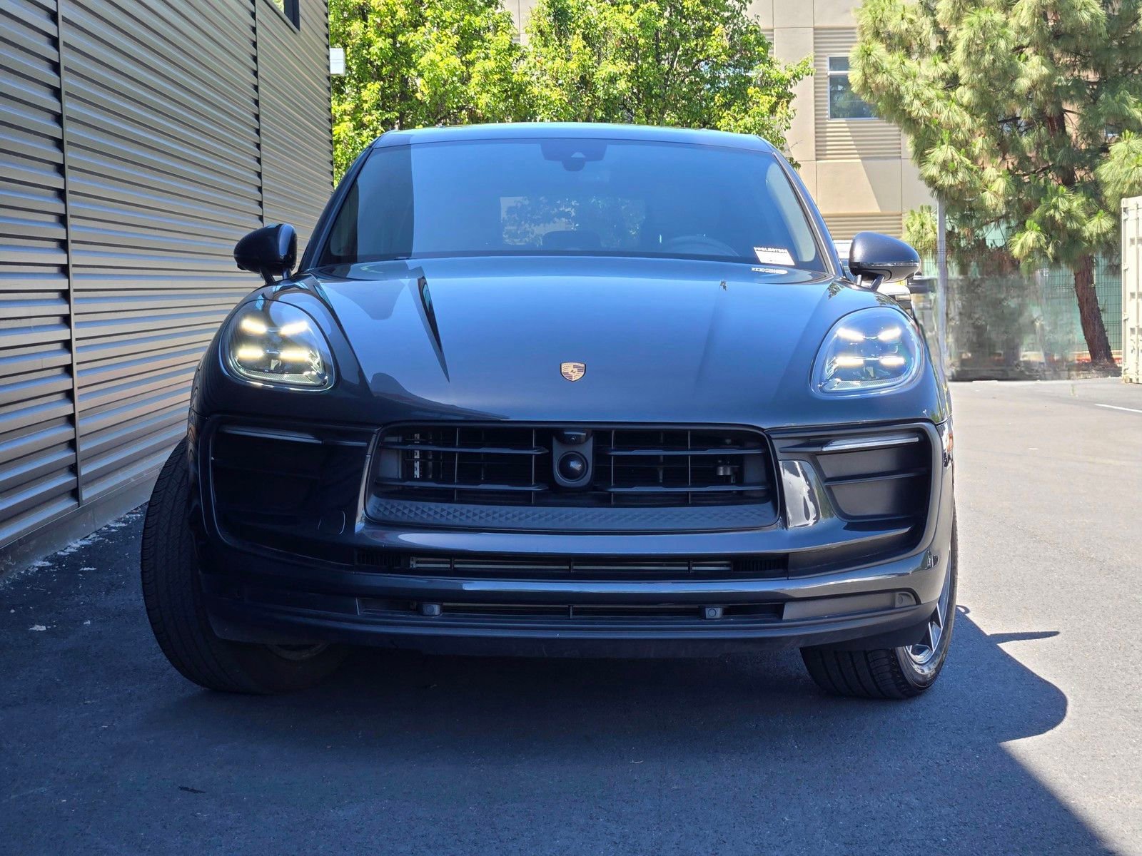 Certified 2025 Porsche Macan AWD/4WD image 10