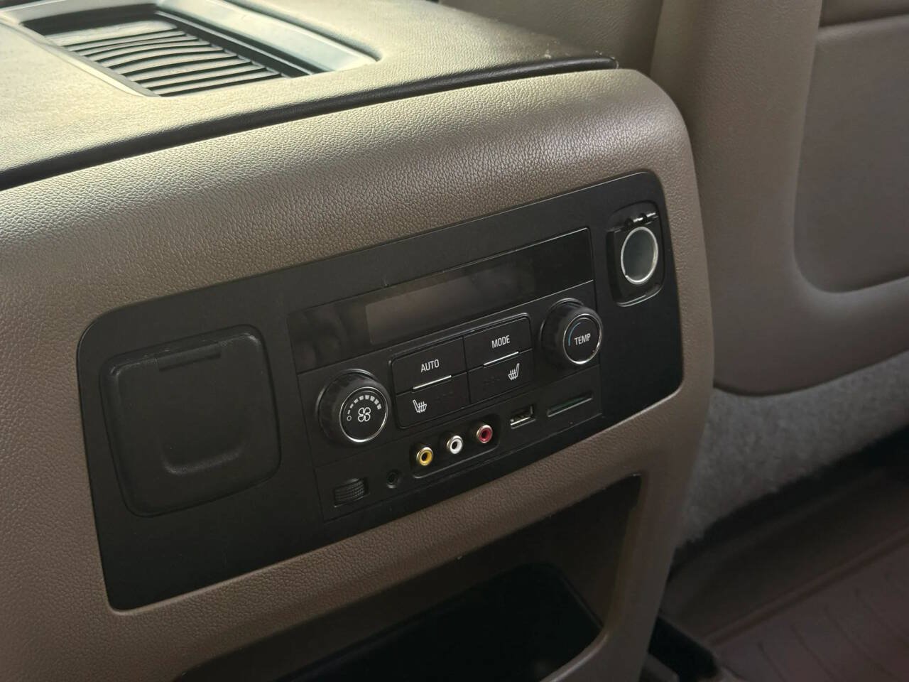 Used 2015 Chevrolet Suburban LT AWD/4WD image 25