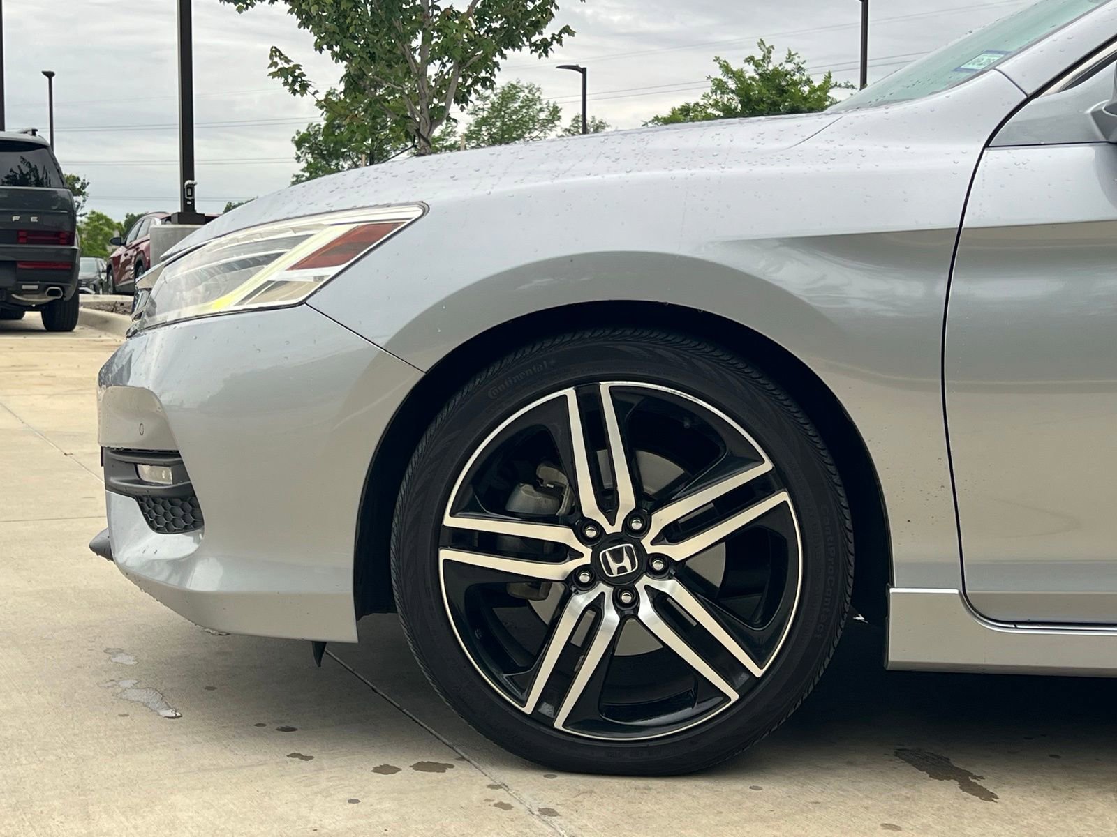 Used 2017 Honda Accord Touring image 8