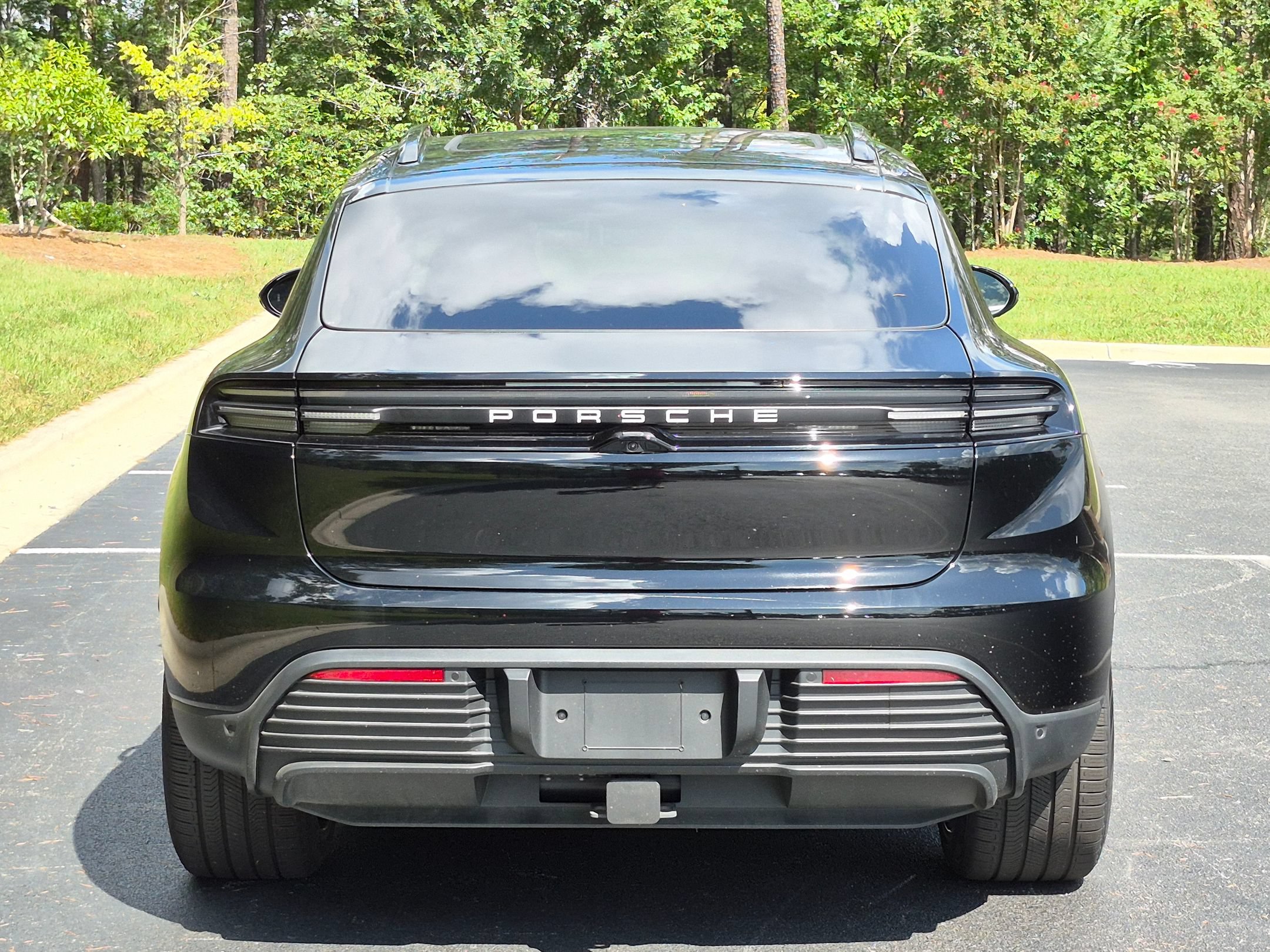 Certified 2025 Porsche Macan 4 Electric AWD/4WD image 30