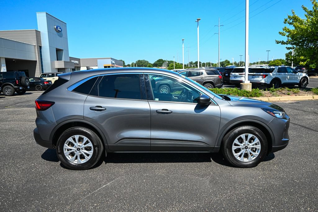 Used 2023 Ford Escape Active w/ Tech Pack #2 AWD/4WD image 3