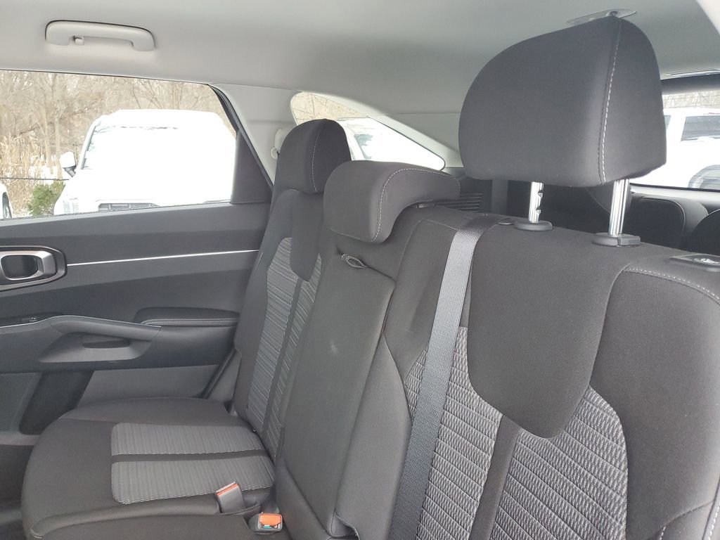 Used 2023 Kia Sorento LX image 25