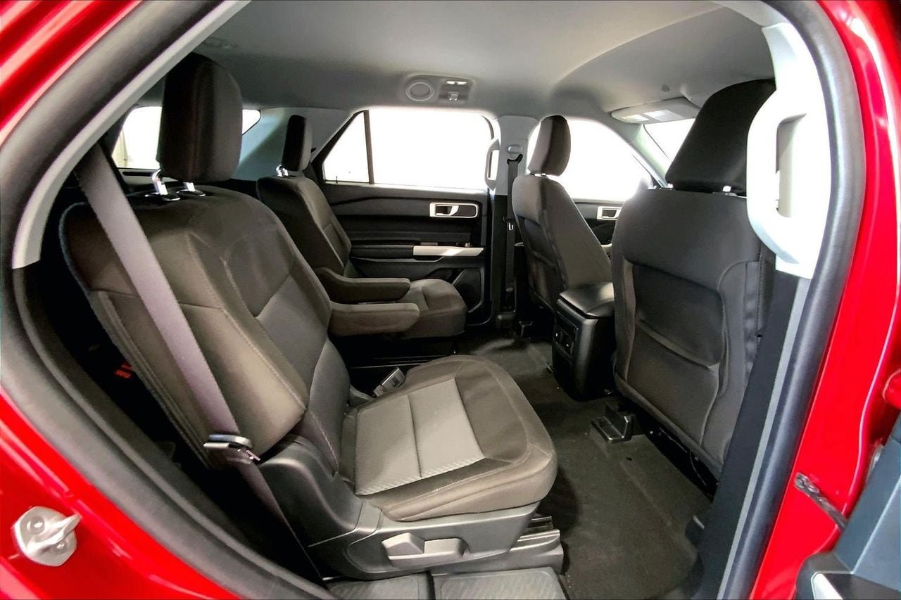 Used 2023 Ford Explorer XLT RWD image 25