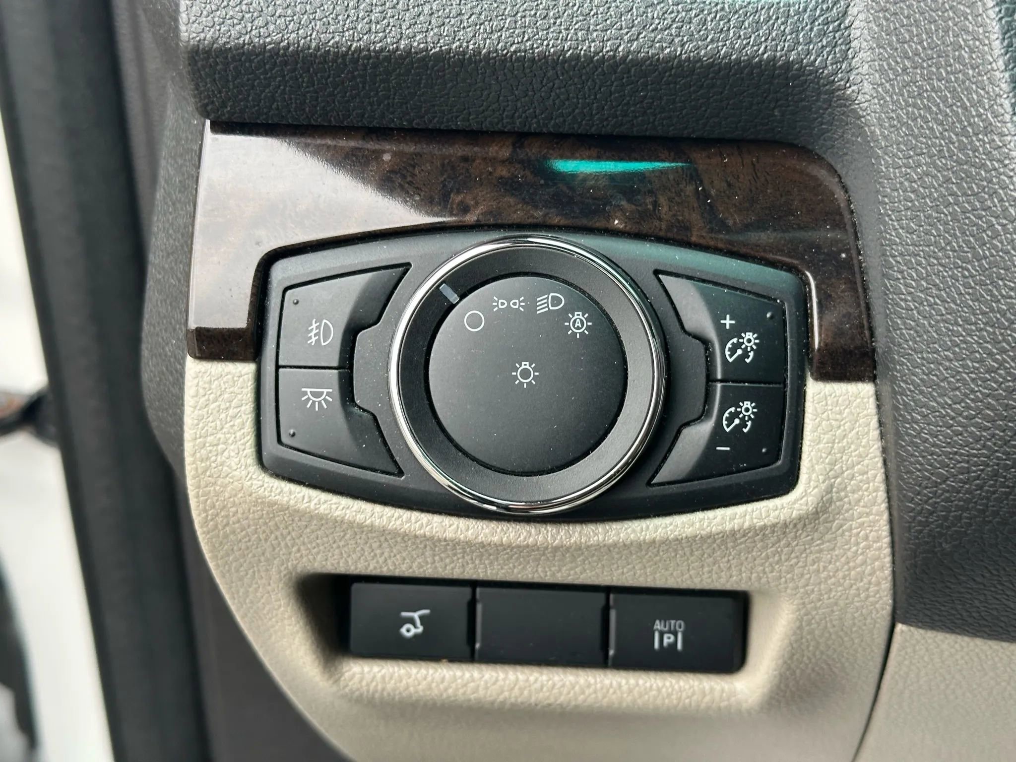 Used 2015 Ford Explorer Limited w/ Equipment Group 302A image 25