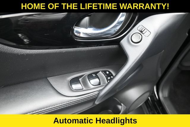 Used 2022 Nissan Rogue Sport SV AWD/4WD image 13