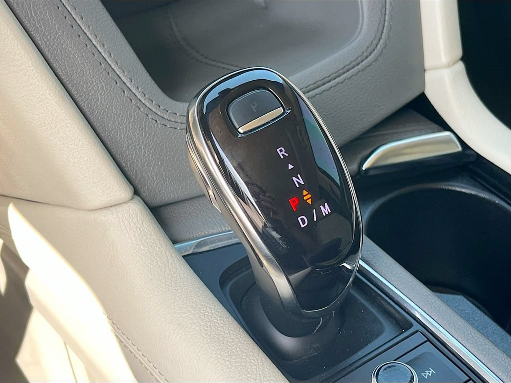Used 2025 Cadillac XT6 Premium Luxury FWD image 17
