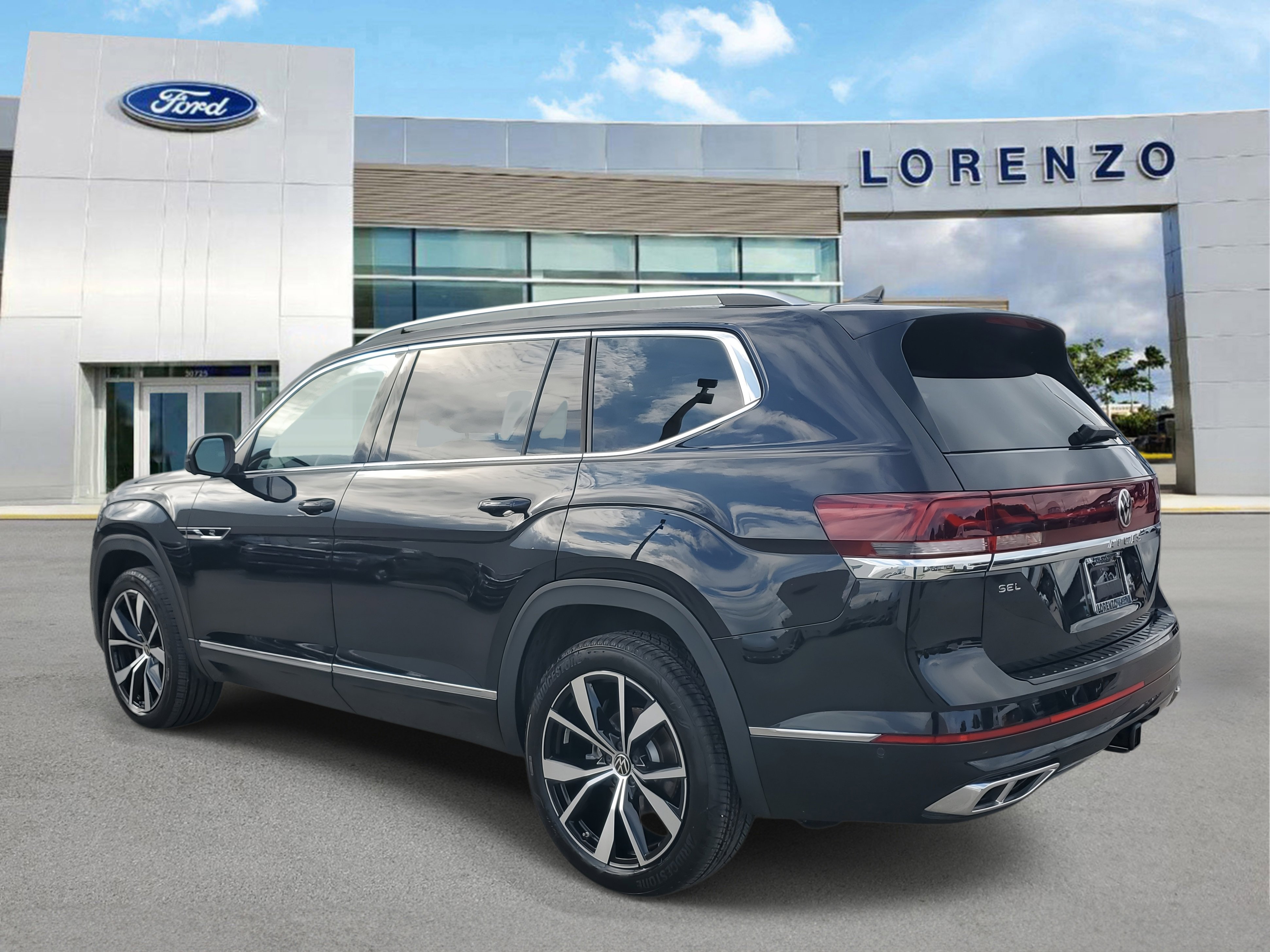Used 2025 Volkswagen Atlas SEL Premium R-Line image 7