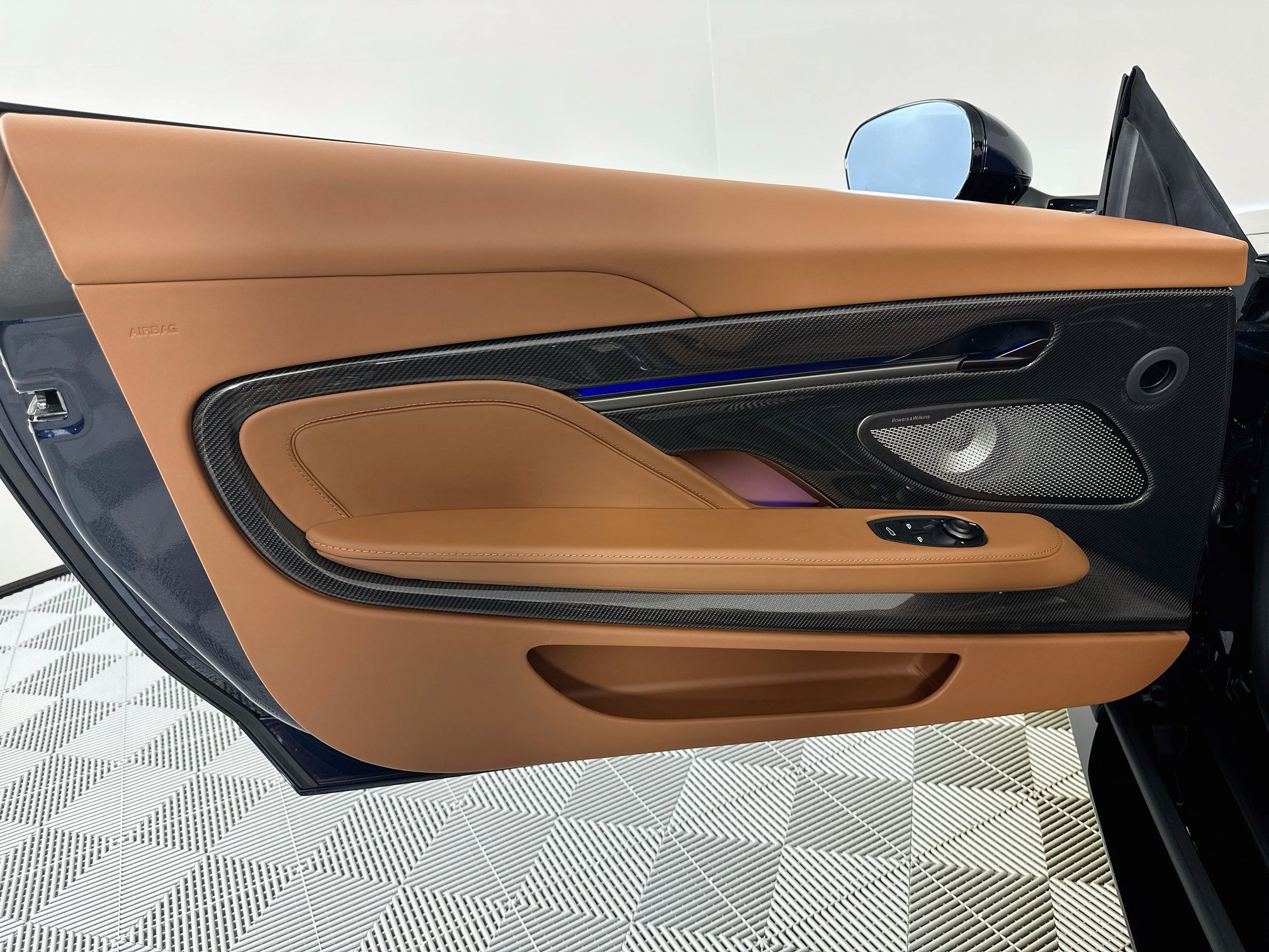 New 2026 Aston Martin Vanquish Convertible RWD image 14
