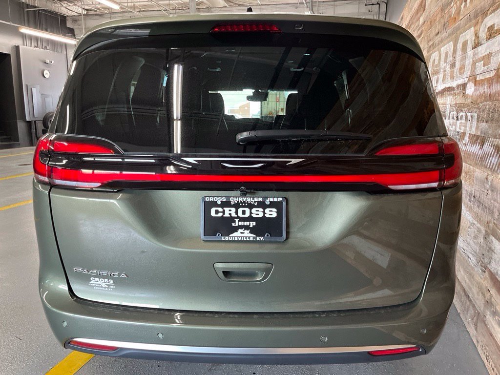 New 2027 Chrysler Pacifica Select FWD image 21