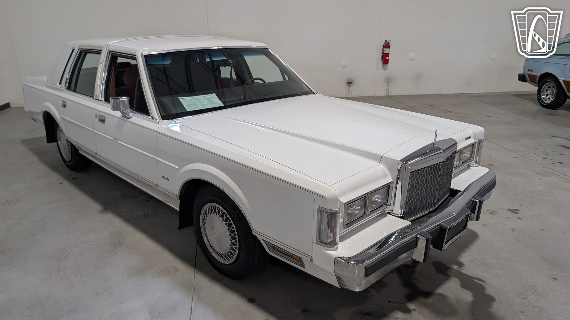 Used 1988 Lincoln Town Car RWD image 17