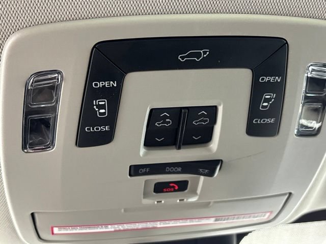 Used 2023 Toyota Sienna XLE AWD/4WD image 35