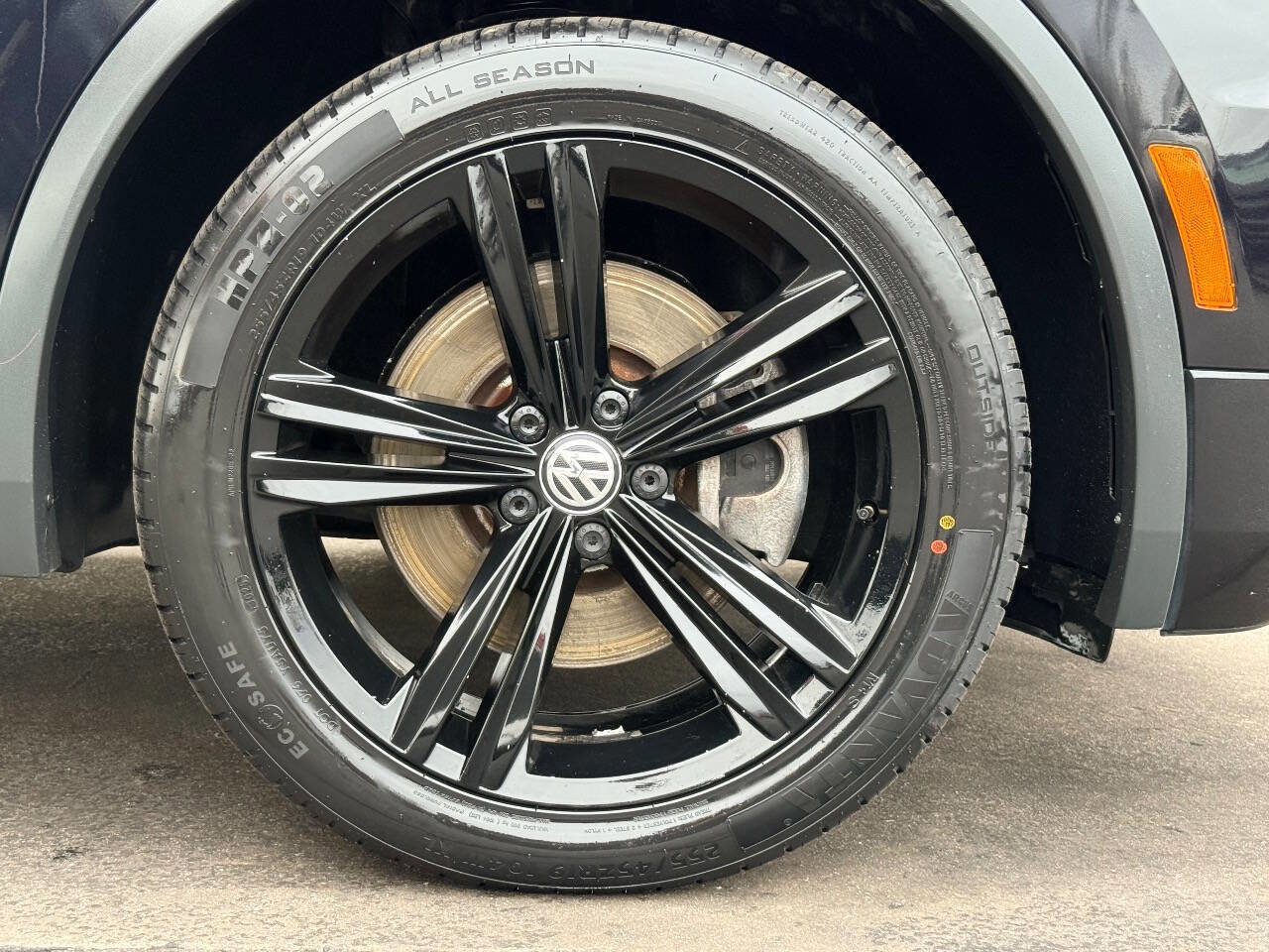 Used 2019 Volkswagen Tiguan SEL Premium R-Line image 12