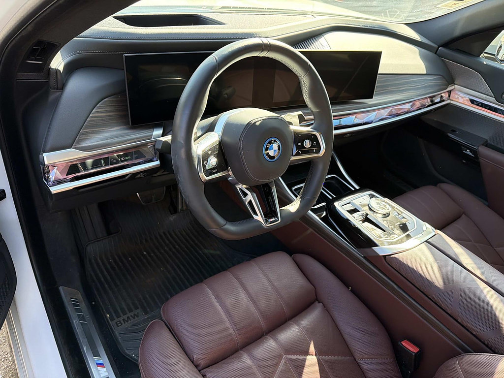 Used 2025 BMW 750e xDrive AWD/4WD image 6