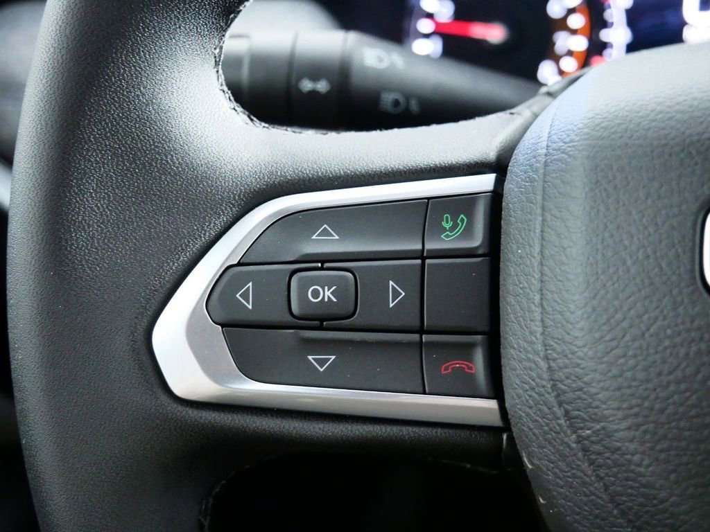 Used 2024 Jeep Compass Latitude image 36