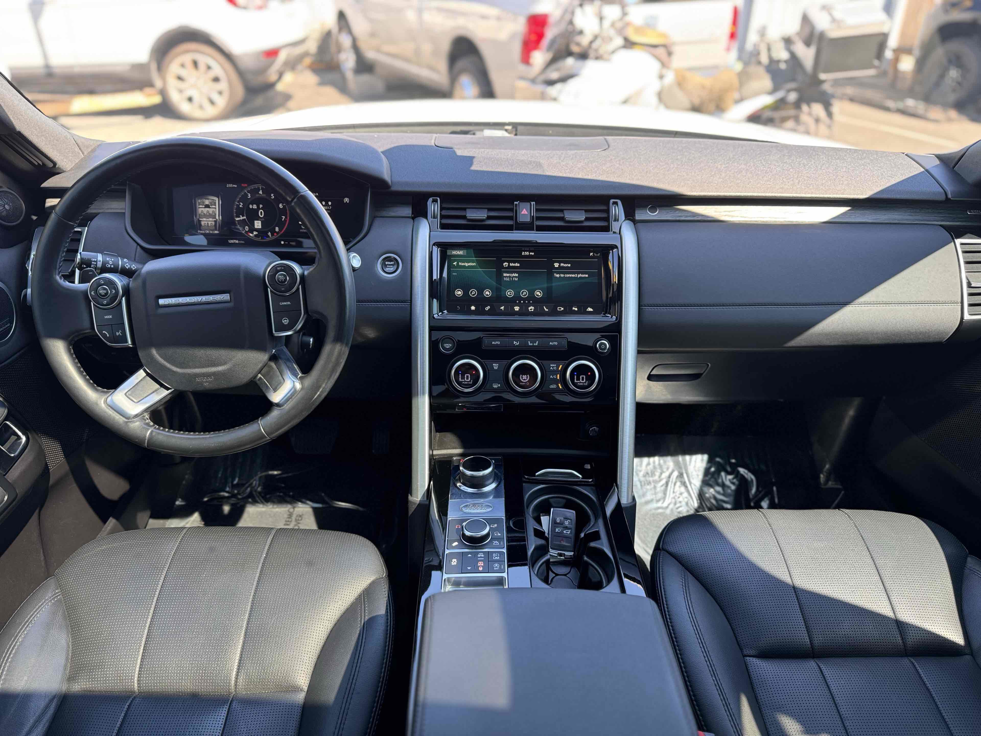 Used 2018 Land Rover Discovery HSE AWD/4WD image 21