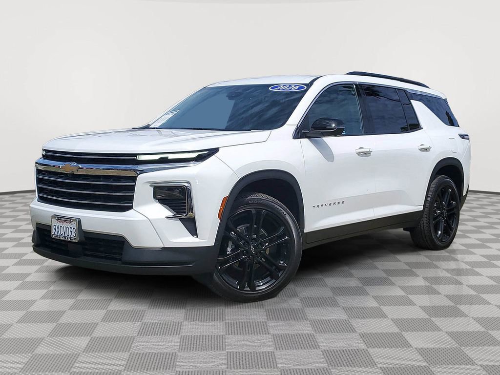 Used 2026 Chevrolet Traverse LT w/ Driver Confidence Package FWD image 2