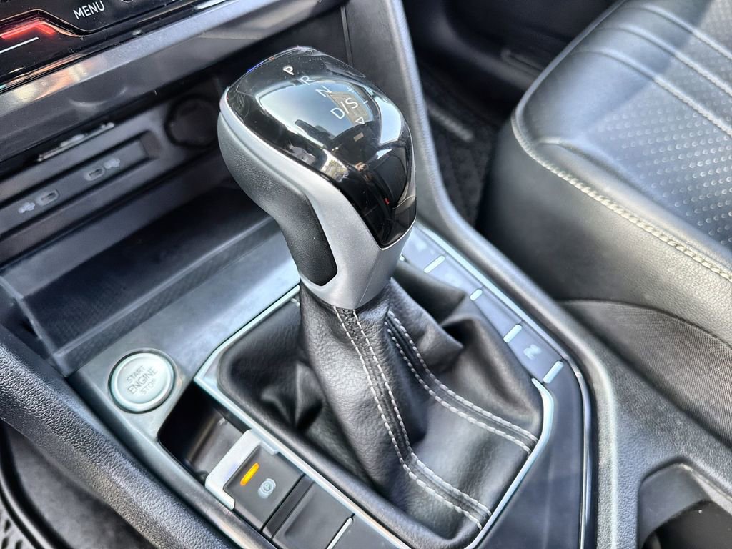 Used 2024 Volkswagen Tiguan SE R-Line image 21