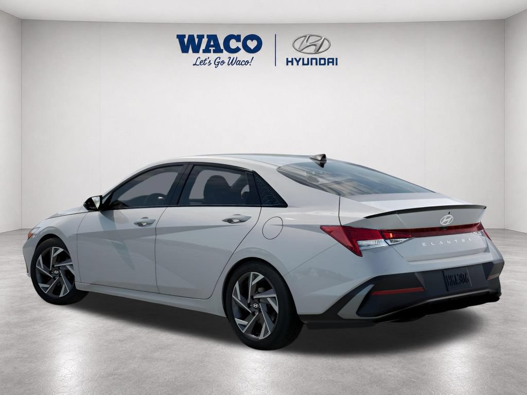 Used 2025 Hyundai Elantra Sport FWD image 5