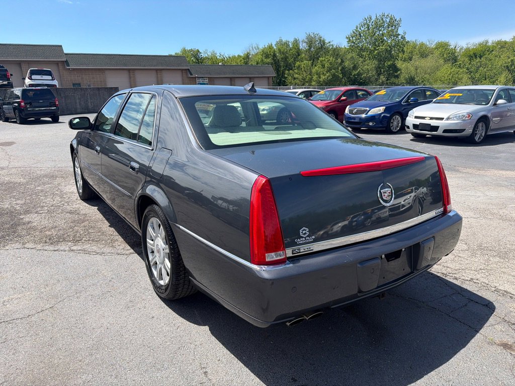 Used 2009 Cadillac DTS w/ Trunk Convenience Package FWD image 8