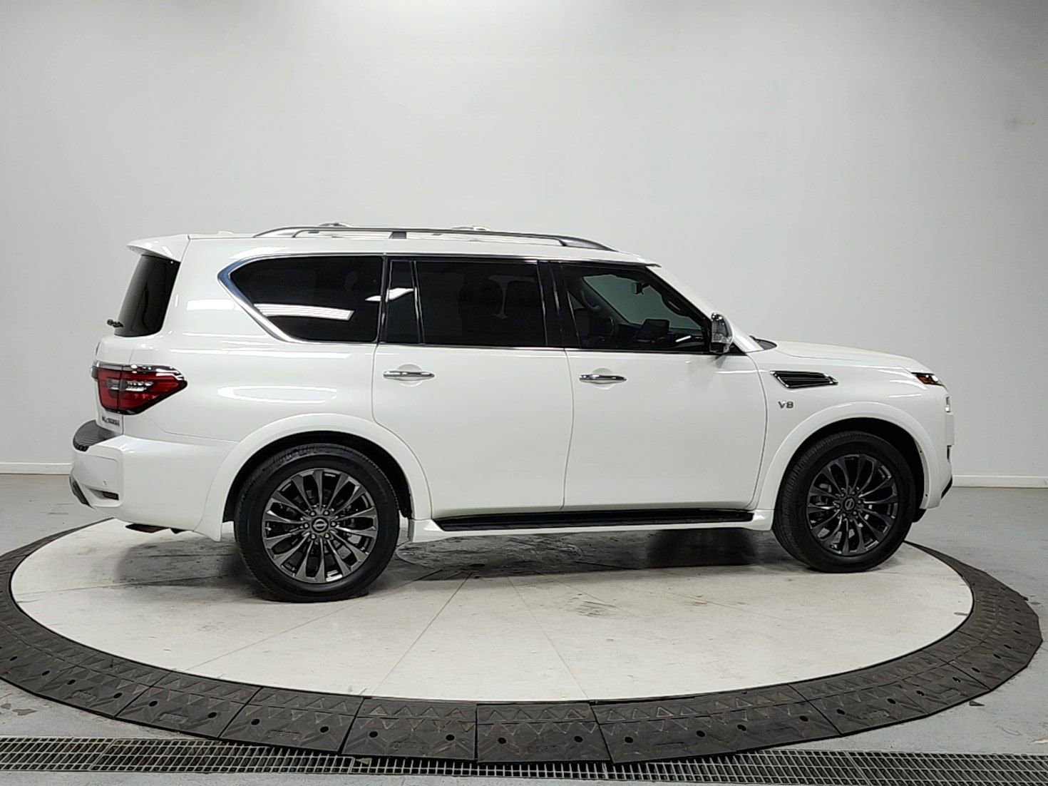 Used 2021 Nissan Armada Platinum w/ Captain's Chairs Package image 8