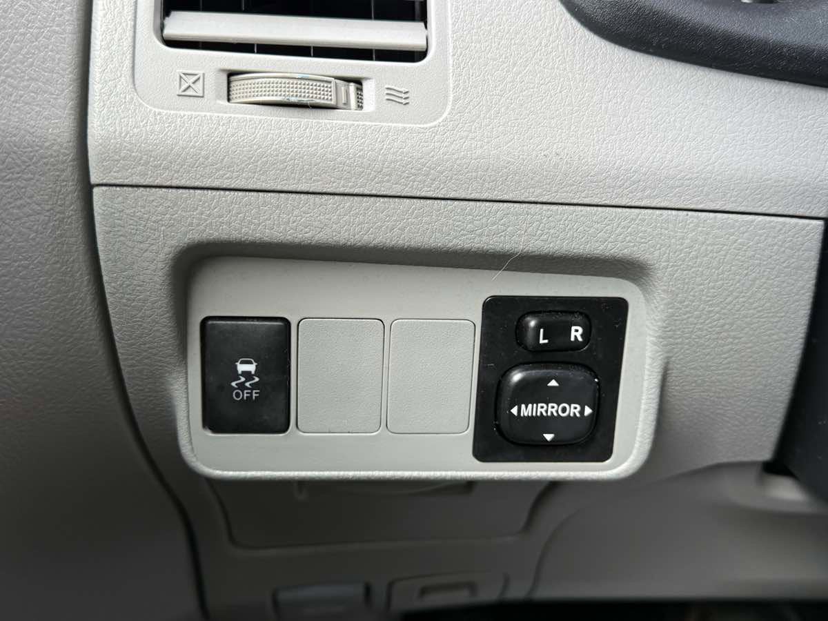 Used 2013 Toyota Corolla LE FWD image 19