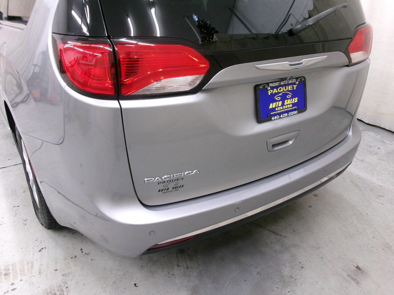 Used 2017 Chrysler Pacifica Touring-L image 5